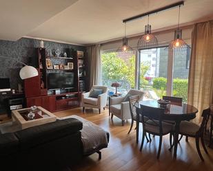 Sala d'estar de Casa adosada en venda en Santander amb Calefacció, Jardí privat i Parquet