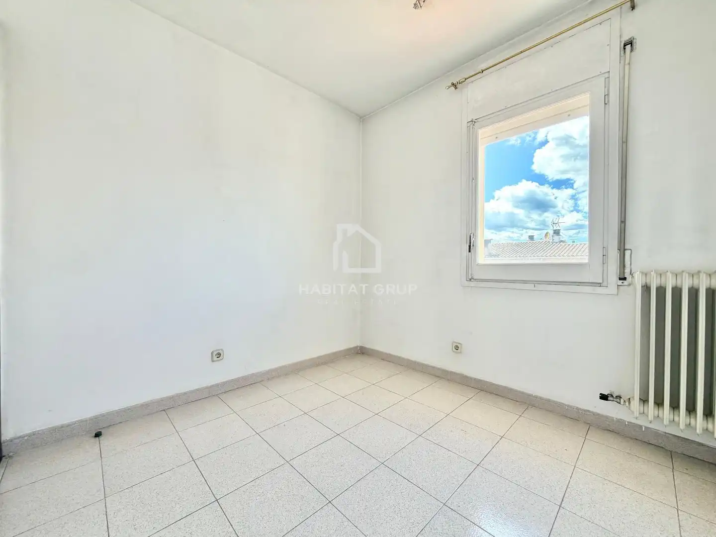 Habitación de Casa adosada en venta en Girona con Calefacción, Jardín privado y Terraza