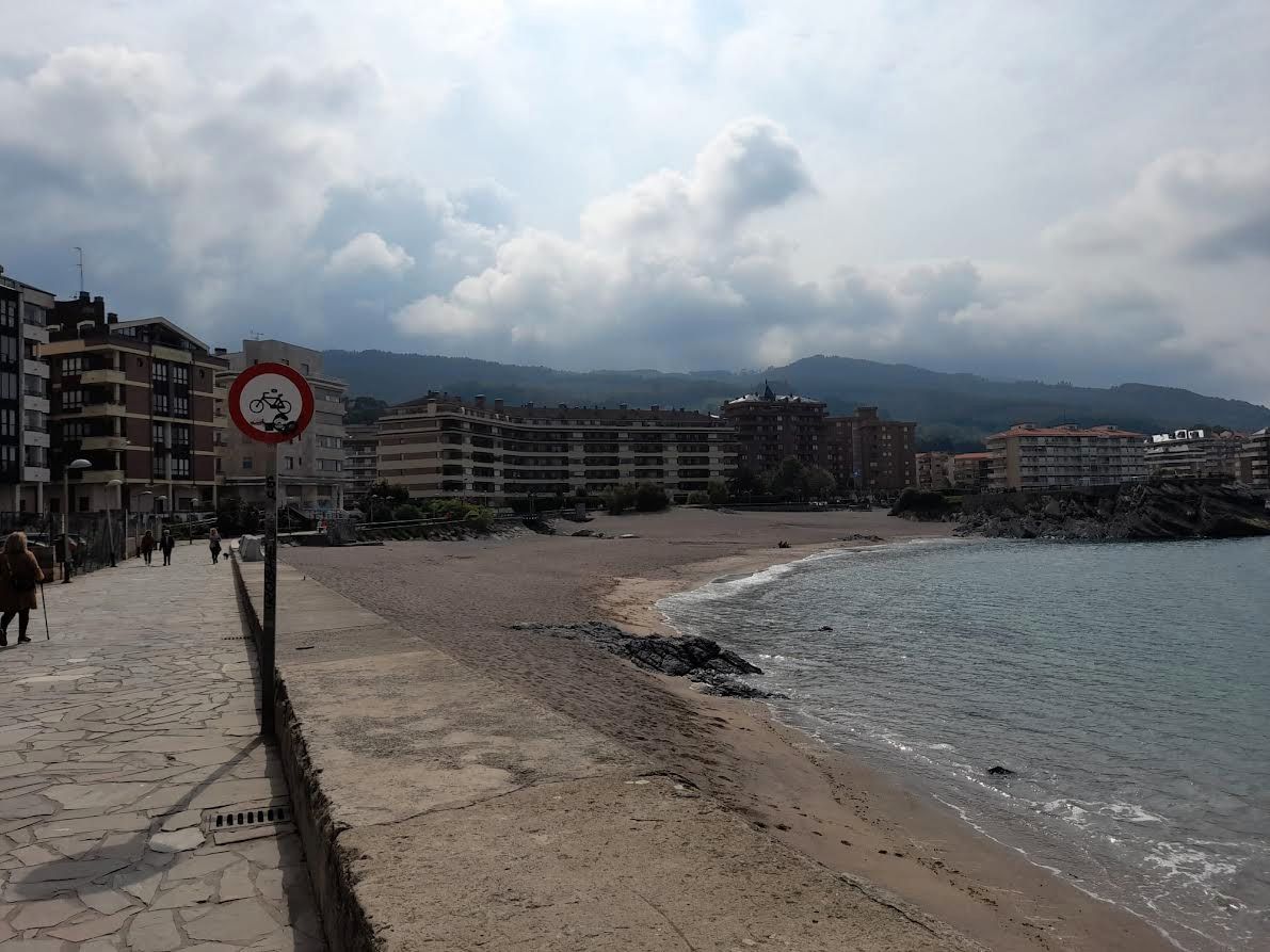 Vista exterior de Apartament de lloguer en Castro-Urdiales amb Calefacció, Traster i Moblat