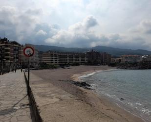 Vista exterior de Apartament de lloguer en Castro-Urdiales amb Calefacció, Traster i Moblat