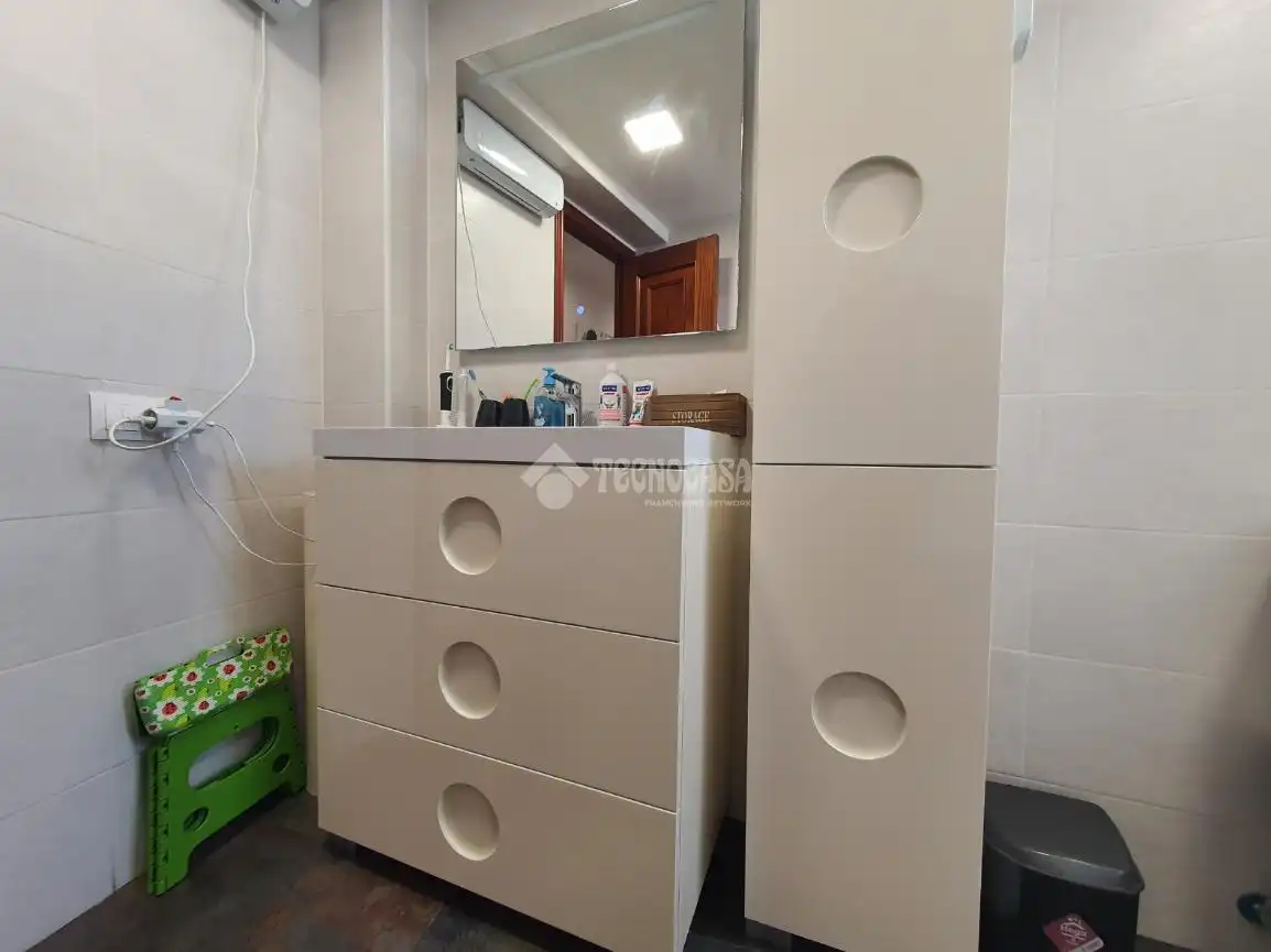 Bathroom of Flat for sale in Valencia  with Air Conditioner, Parquet flooring and Balcony