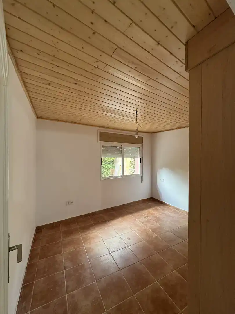 Habitación de Casa adosada en venta en Torrebaja, Valencia