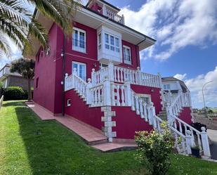 Vista exterior de Casa o xalet en venda en Carreño amb Terrassa