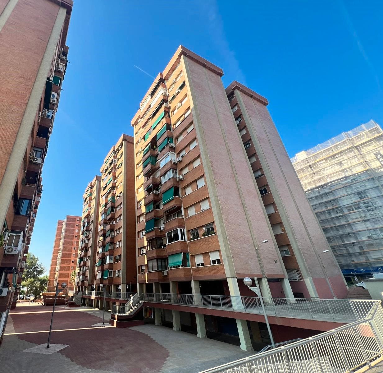 Exterior view of Flat for sale in Cornellà de Llobregat  with Heating and Balcony