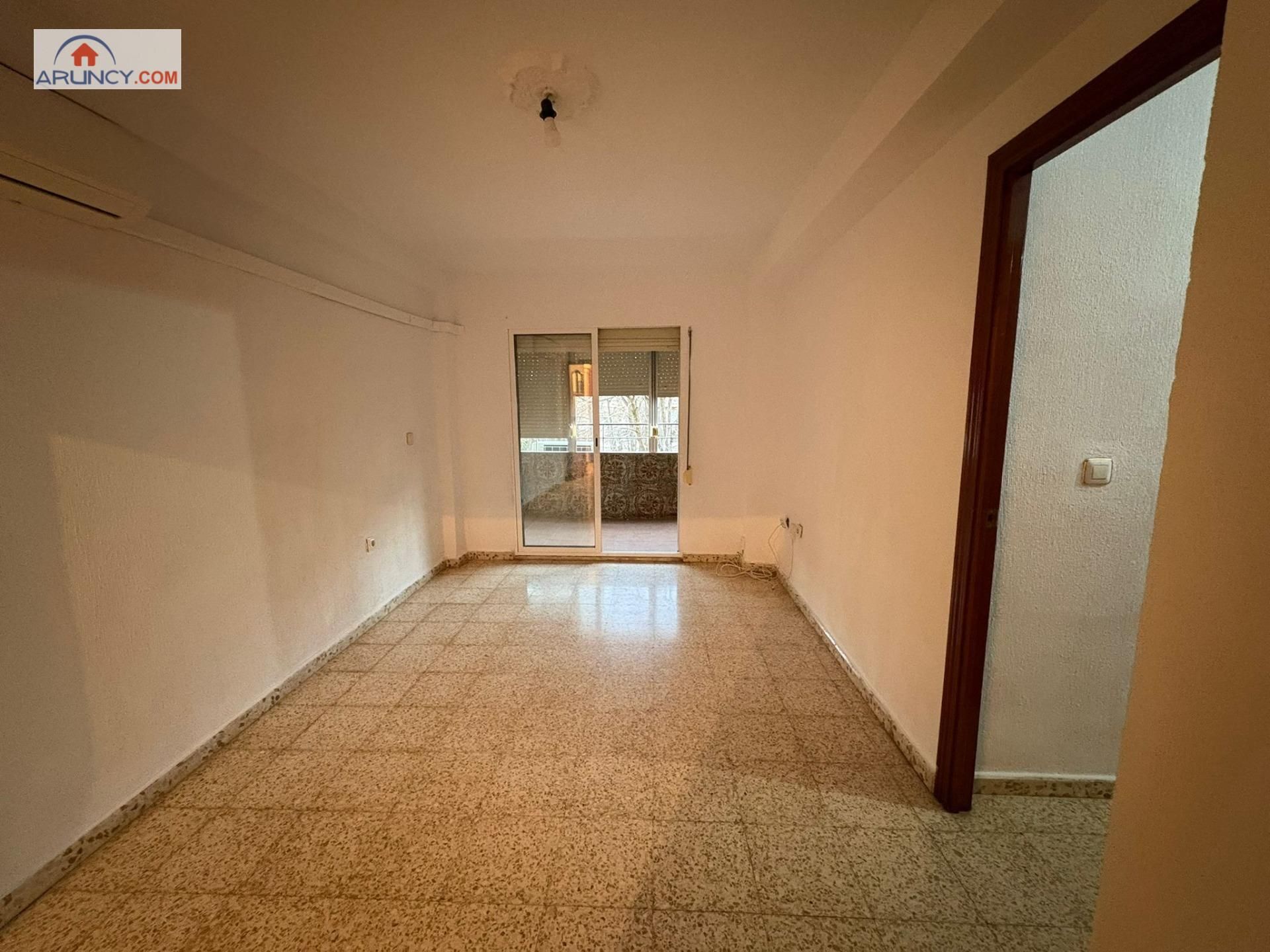 Dormitori de Pis de lloguer en San Juan de Aznalfarache amb Balcó