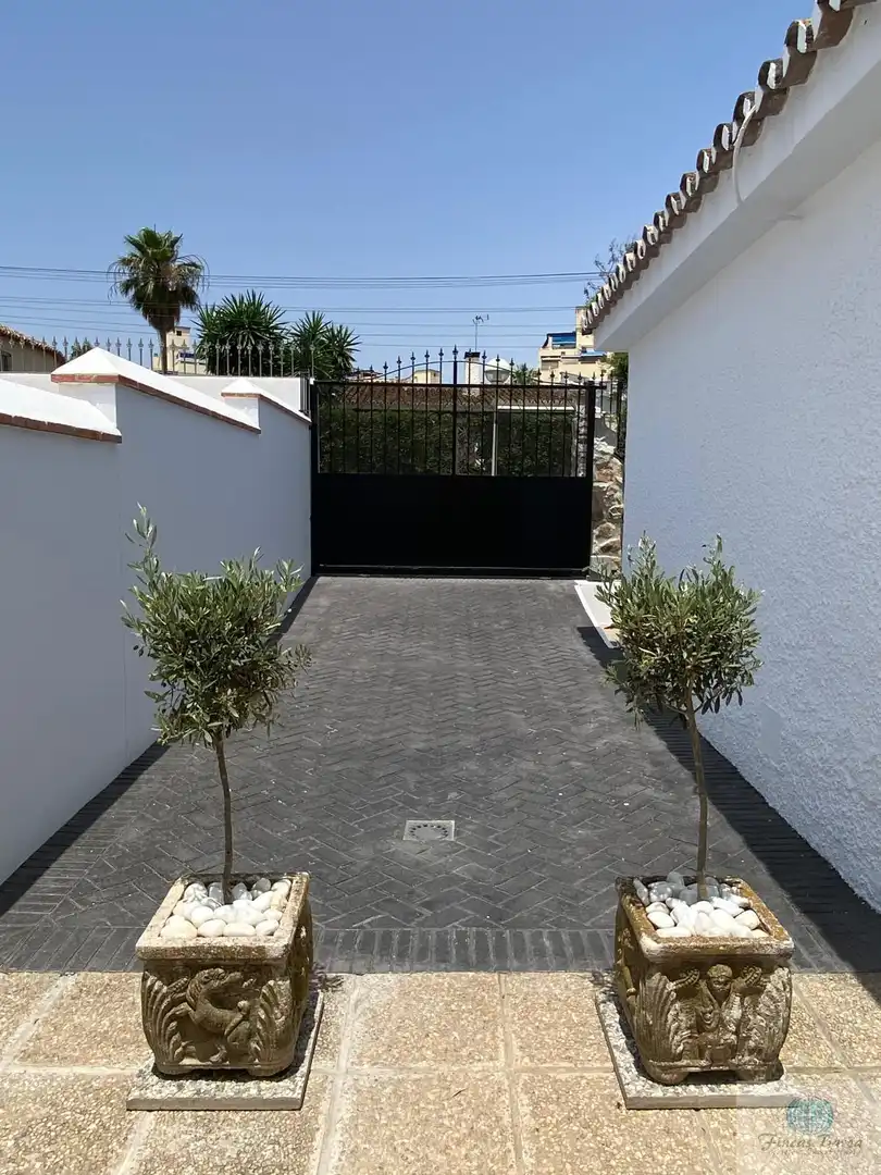 Chalet con piscina en venta en Castillo Sohail - Myramar, imagen 15