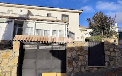 Exterior view of House or chalet for sale in Navalperal de Pinares  with Heating, Private garden and Terrace