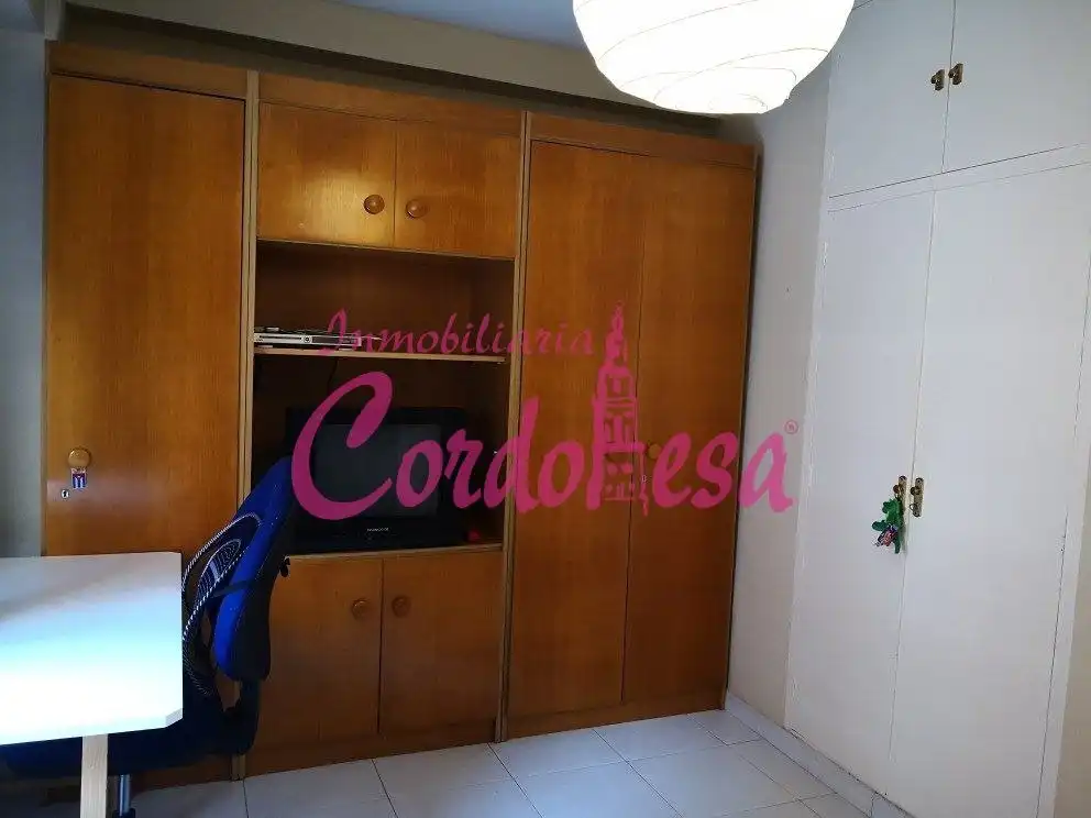 Bedroom of Flat for rent in Córdoba  with Air Conditioner