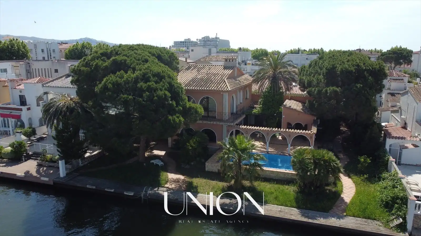 Chalet con piscina en venta en Requesens