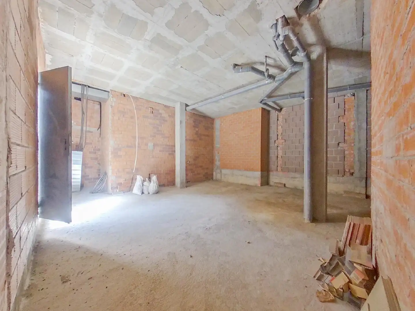 Commercial properties for sale in Llevant