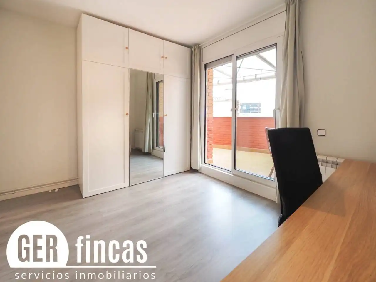 Schlafzimmer von Wohnung zum Verkauf in Terrassa mit Klimaanlage, Parkett und Terrasse