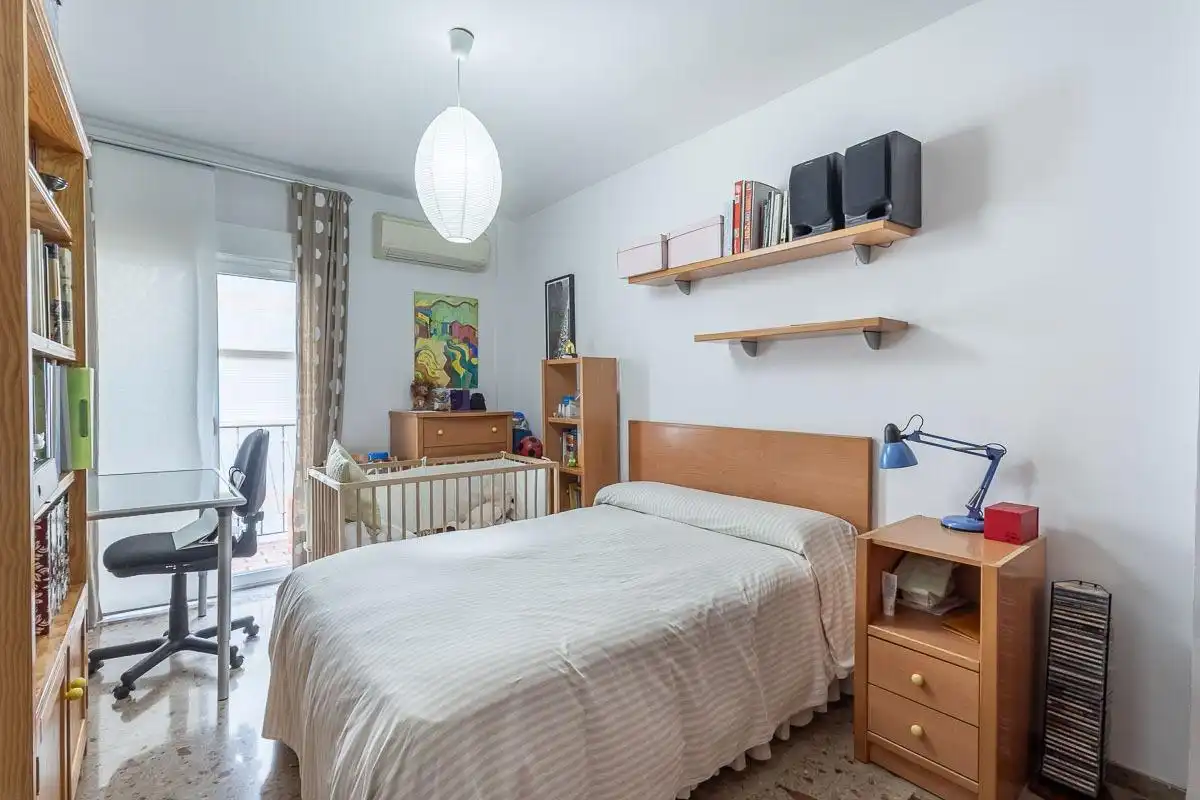 Dormitori de Apartament en venda en Granada amb Aire condicionat, Calefacció i Balcó