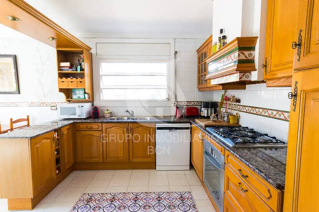 Kitchen of Houses for sale in Montcada i Reixac  with Air Conditioner, Heating and Terrace