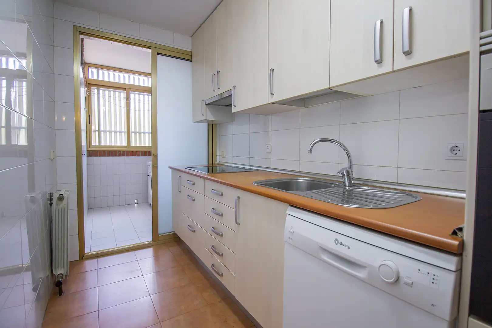 Cocina de Piso de alquiler en Madrid con Terraza, Se aceptan mascotas y Piscina comunitaria