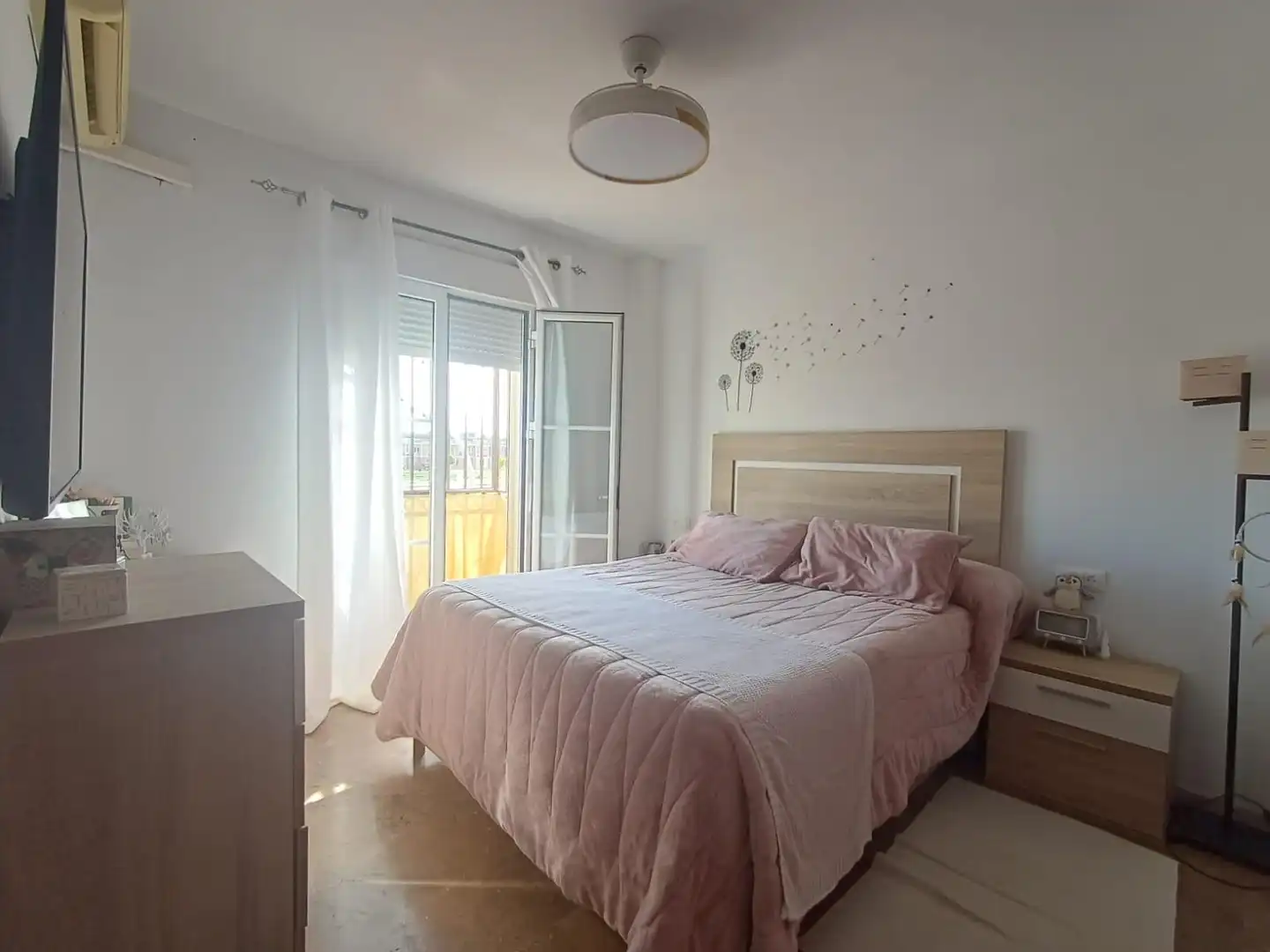 Schlafzimmer von Einfamilien-Reihenhaus zum Verkauf in Coria del Río