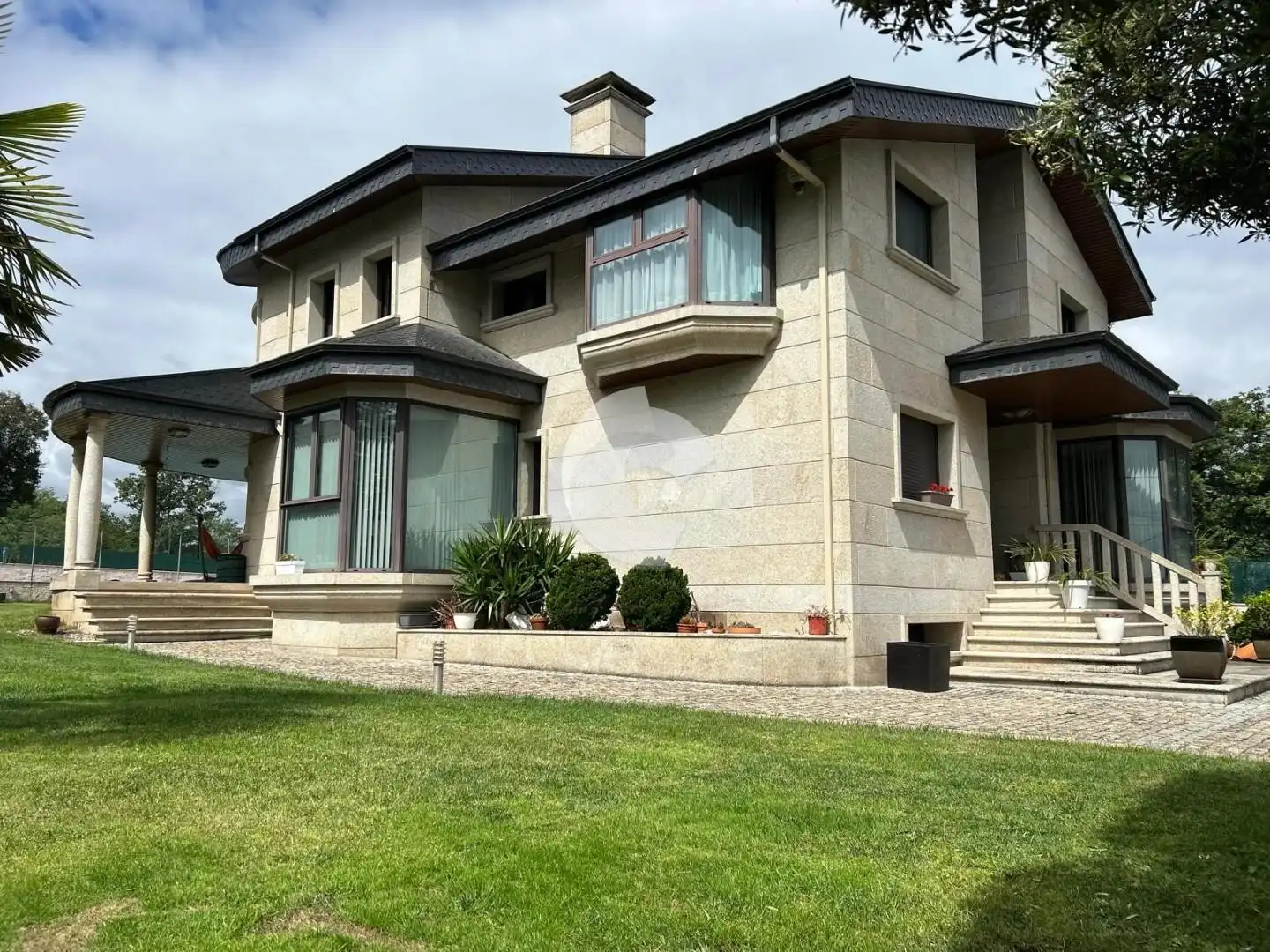 Außenansicht von Haus oder Chalet zum Verkauf in San Cibrao das Viñas mit Heizung, Privatgarten und Schwimmbad
