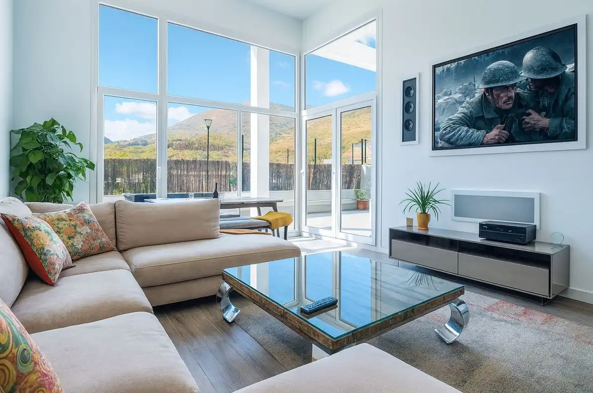 Sala de estar de Planta baja en venta en Benahavís con Aire acondicionado, Calefacción y Jardín privado