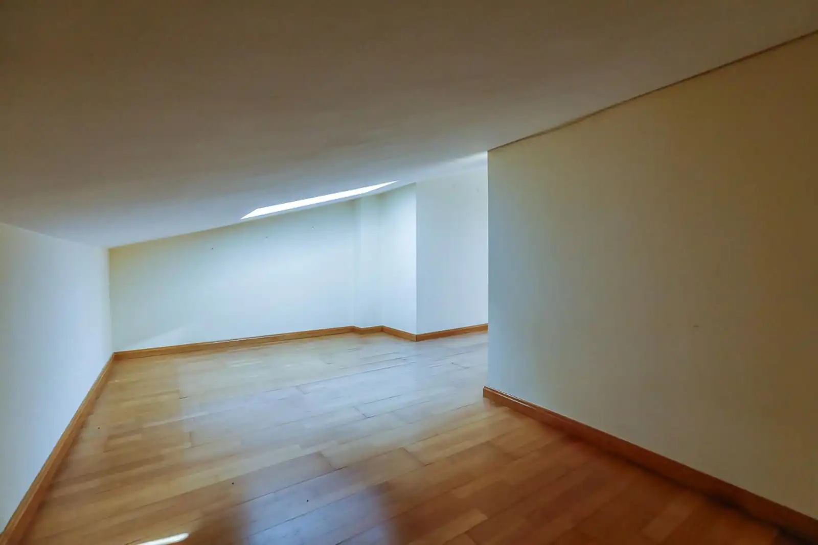 Maisonette zum Verkauf in Sabadell mit Klimaanlage, Heizung und Parkett