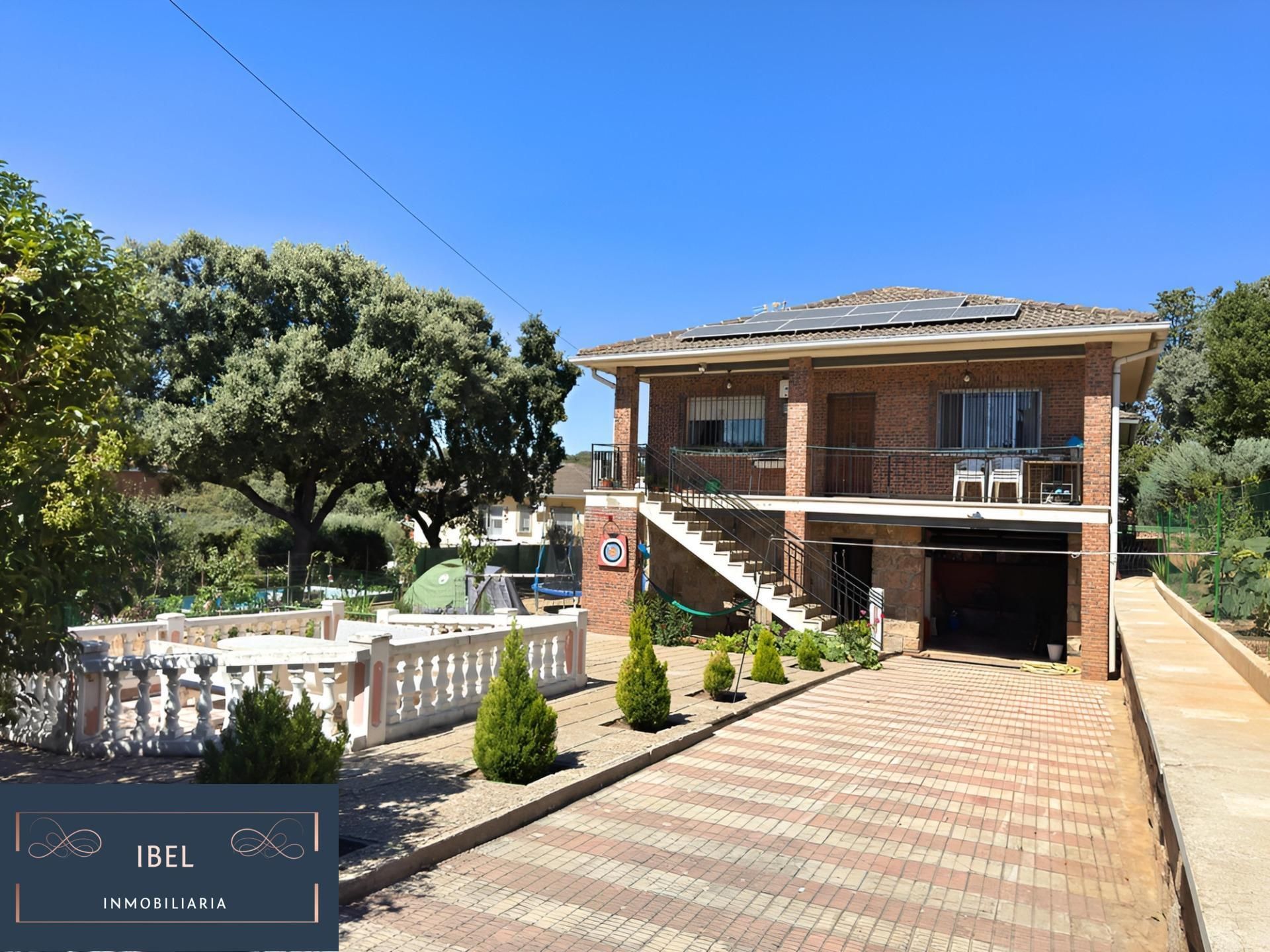 Vista exterior de Casa o xalet en venda en Valdenuño Fernández amb Jardí privat i Terrassa