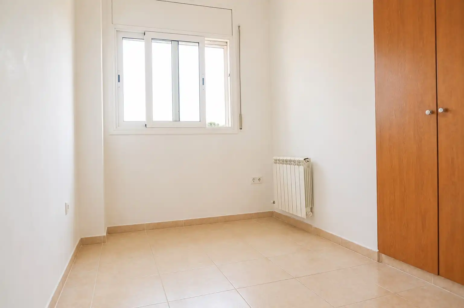 Dormitori de Casa adosada en venda en Pineda de Mar amb Calefacció, Jardí privat i Terrassa