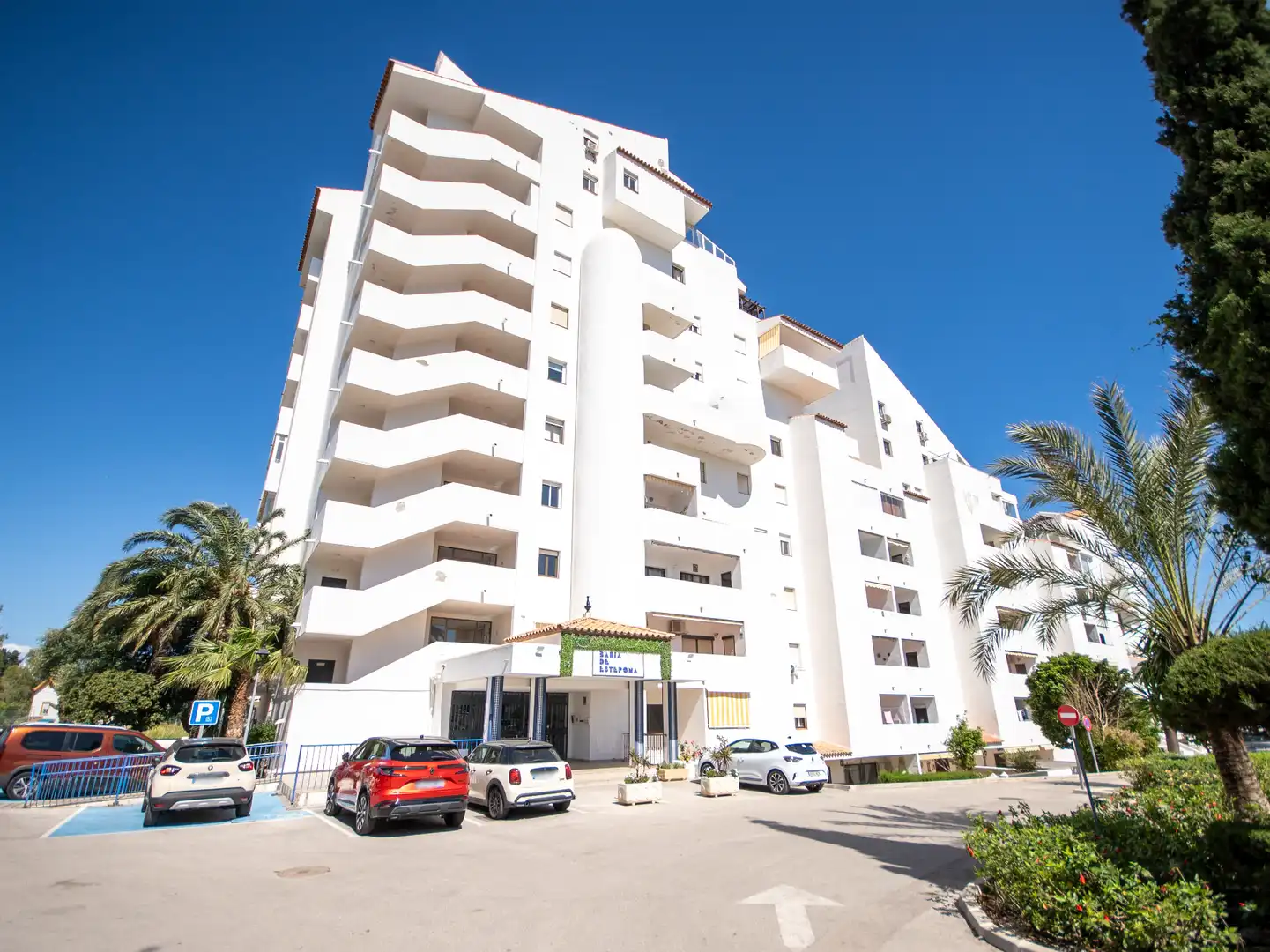 Vista exterior de Pis en venda en Estepona amb Aire condicionat, Calefacció i Terrassa