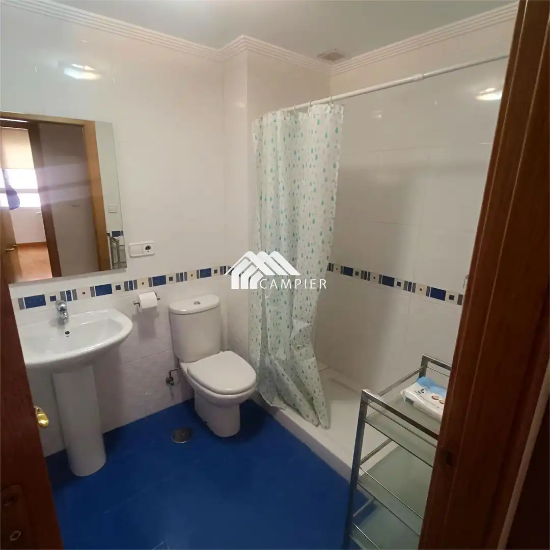 Baño de Piso en venta en Albacete con Calefacción, Trastero y Amueblado