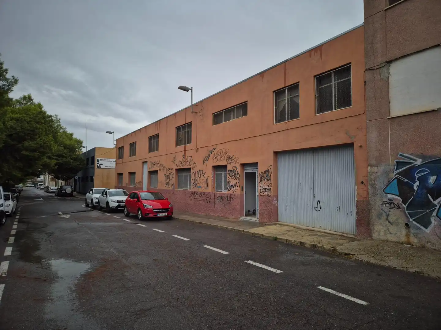 Außenansicht von Fabrikhallen zur Miete in Elche / Elx