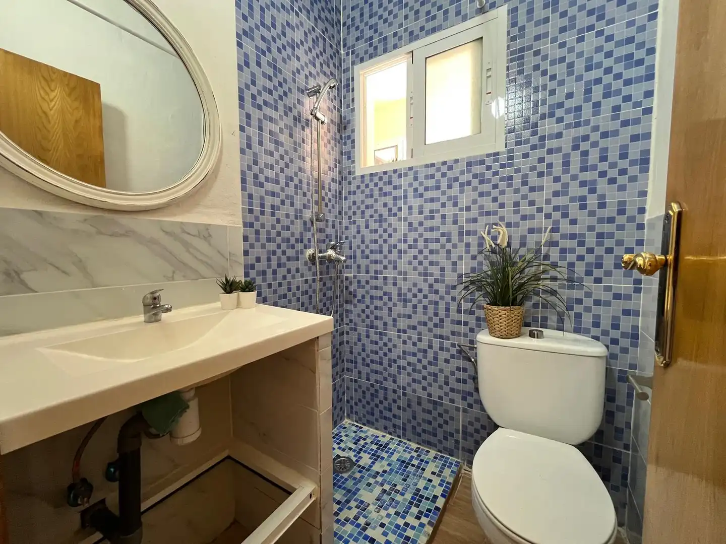 Bathroom of Flat for sale in Cartagena  with Air Conditioner and Oven