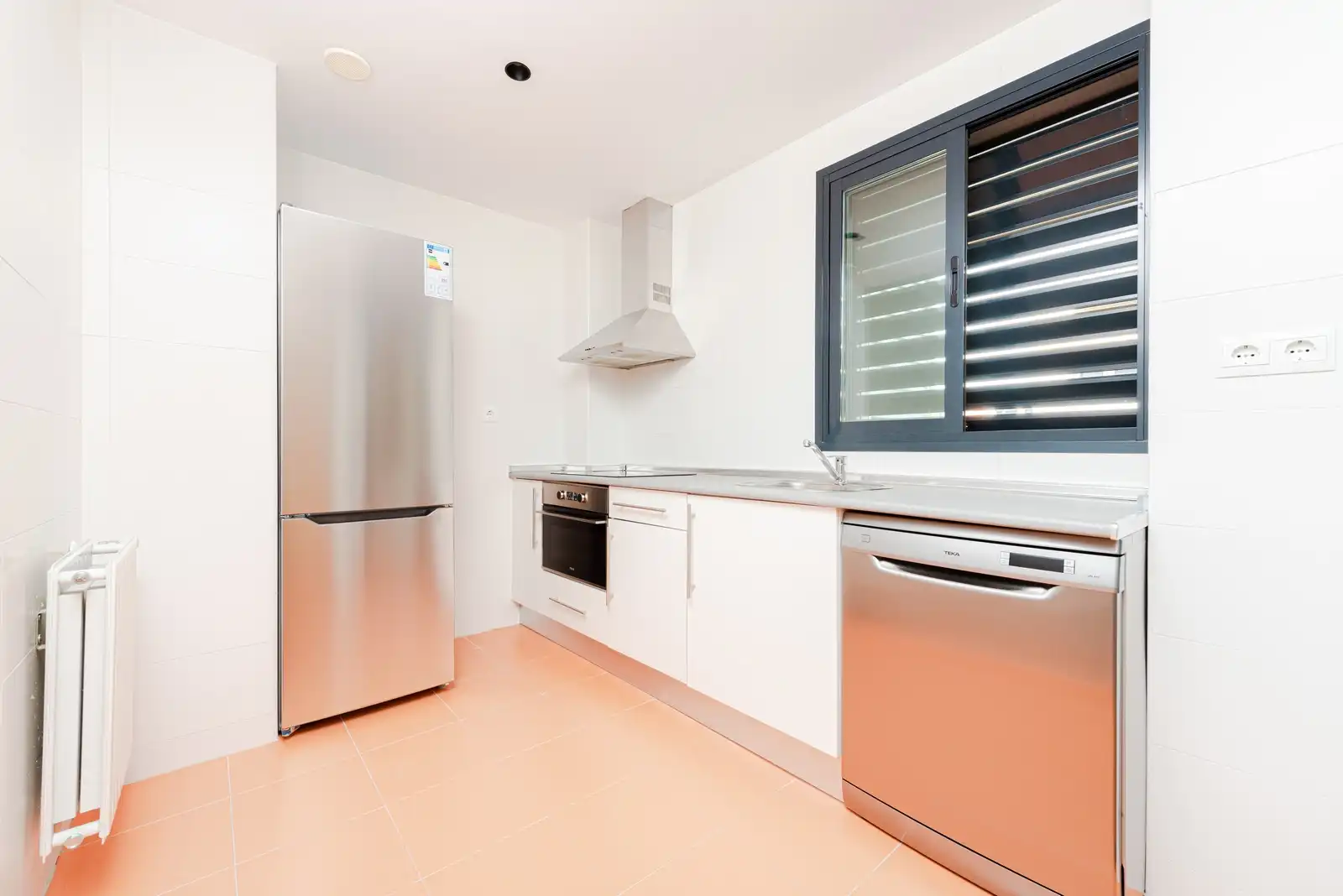 Kitchen of Flat for rent in Torrejón de Ardoz  with Parquet flooring, Terrace and Storage room