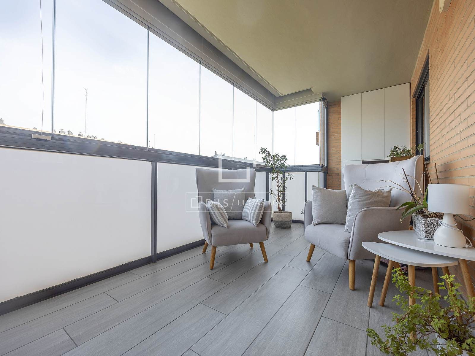 Terraza de Piso en venta en  Valencia Capital con Aire acondicionado, Calefacción y Jardín privado