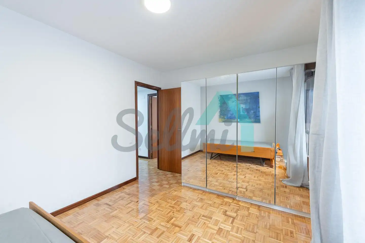 Dormitori de Pis de lloguer en Oviedo  amb Calefacció, Parquet i Terrassa