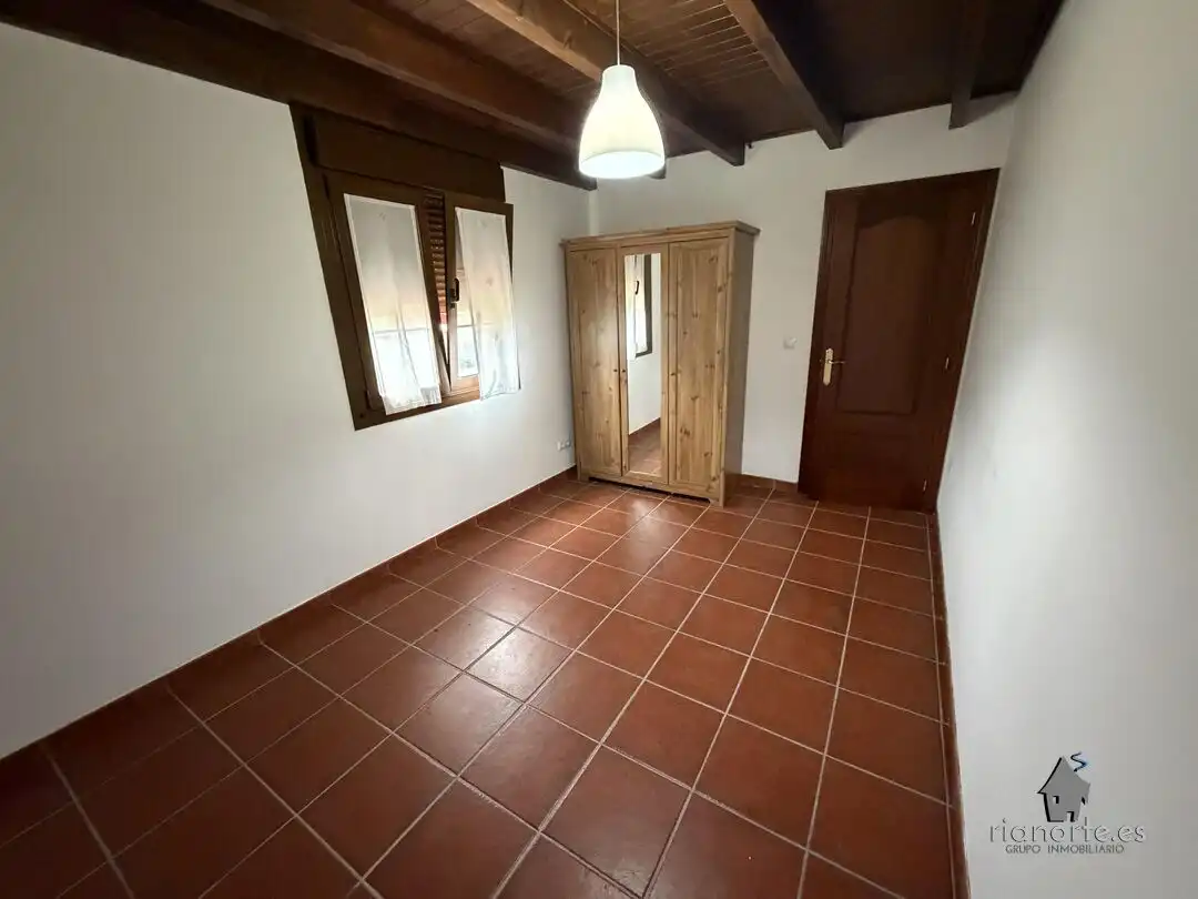 Dormitori de Casa o xalet en venda en Llanes amb Calefacció, Jardí privat i Terrassa