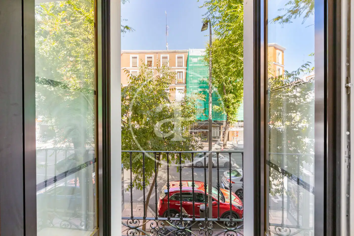 Vista exterior de Piso en venta en Madrid con Calefacción y Balcón