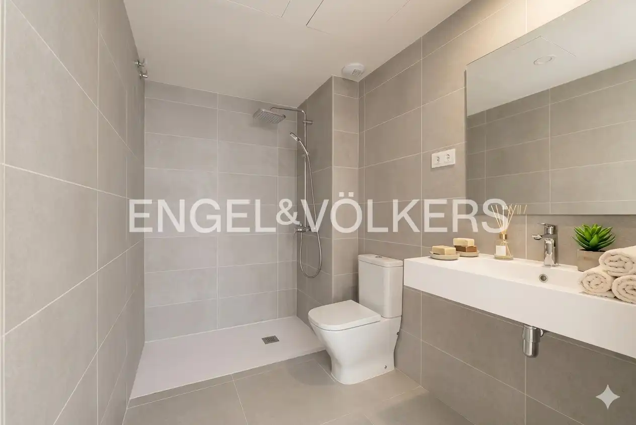 Baño de Ático en venta en Vilanova i la Geltrú con Aire acondicionado, Calefacción y Terraza