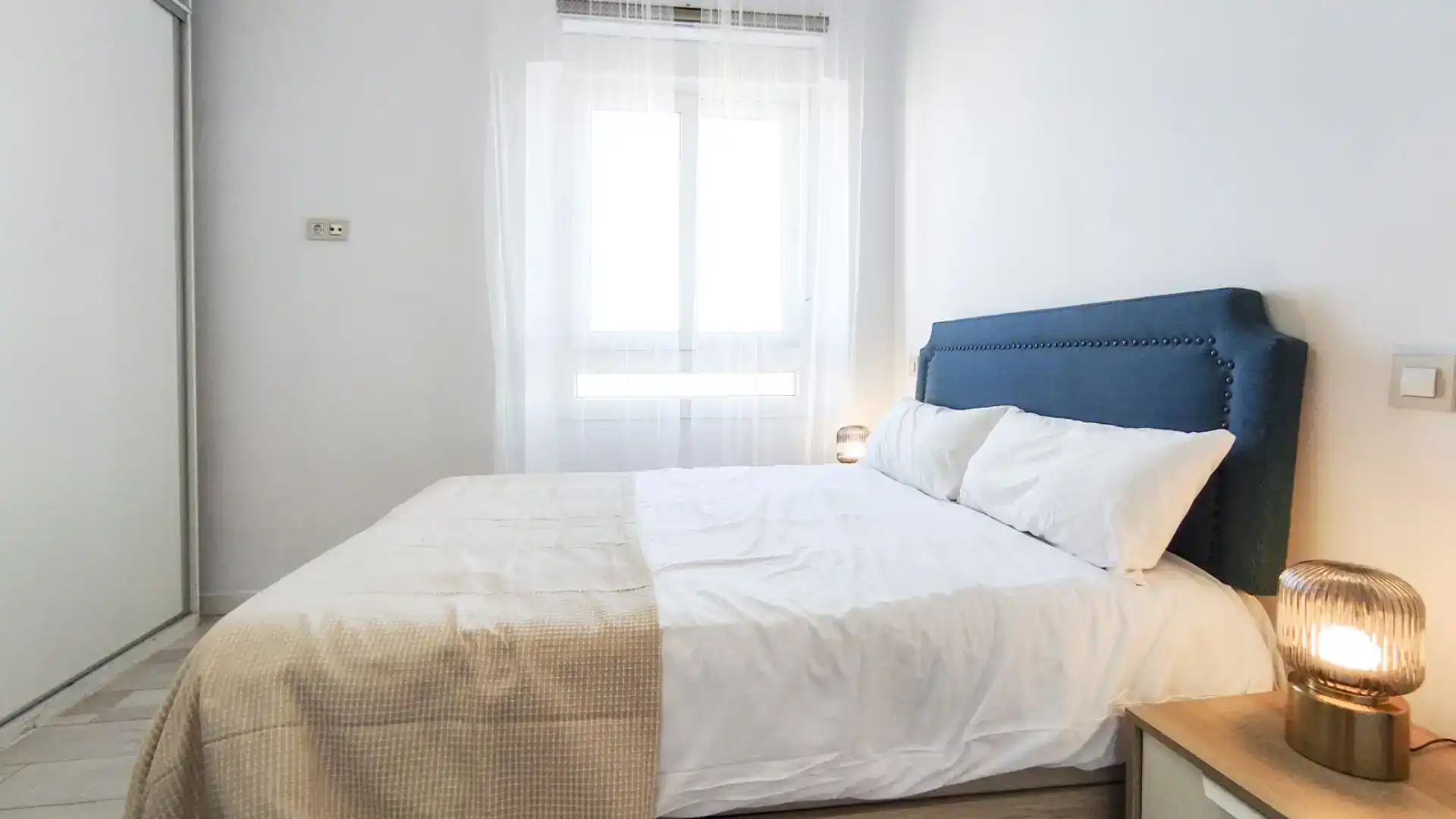 Schlafzimmer von Dachboden zur Miete in Málaga mit Klimaanlage, Abstellraum und Möbliert
