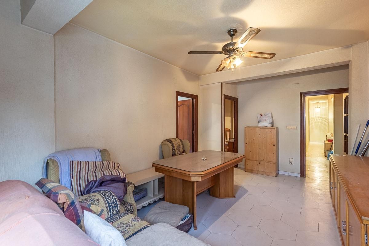 Sala d'estar de Pis en venda en  Granada Capital amb Balcó