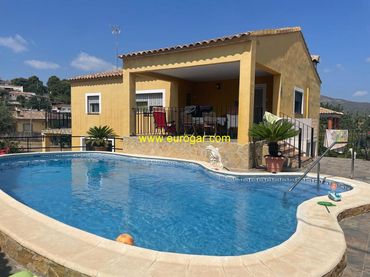 Villa con piscina in vendita a Centro