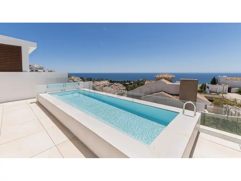 Piscina de Casa o xalet en venda en Benalmádena amb Aire condicionat, Jardí privat i Terrassa