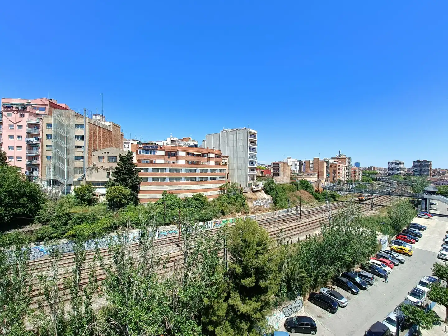 Vista exterior de Piso en venta en L'Hospitalet de Llobregat con Amueblado y Balcón