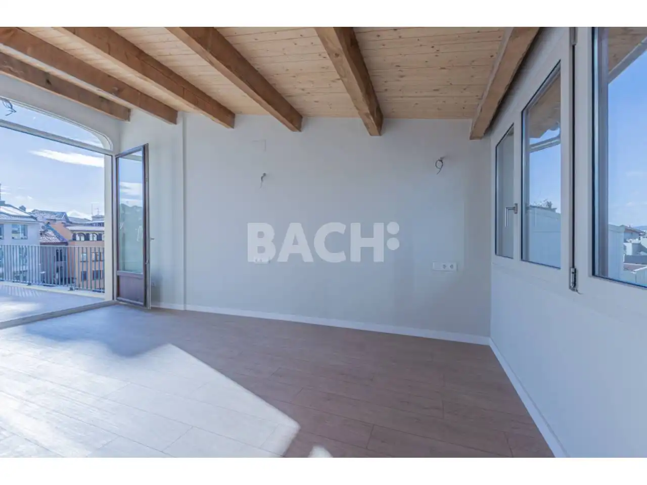 Sala d'estar de Dúplex en venda en Vic amb Calefacció, Parquet i Terrassa