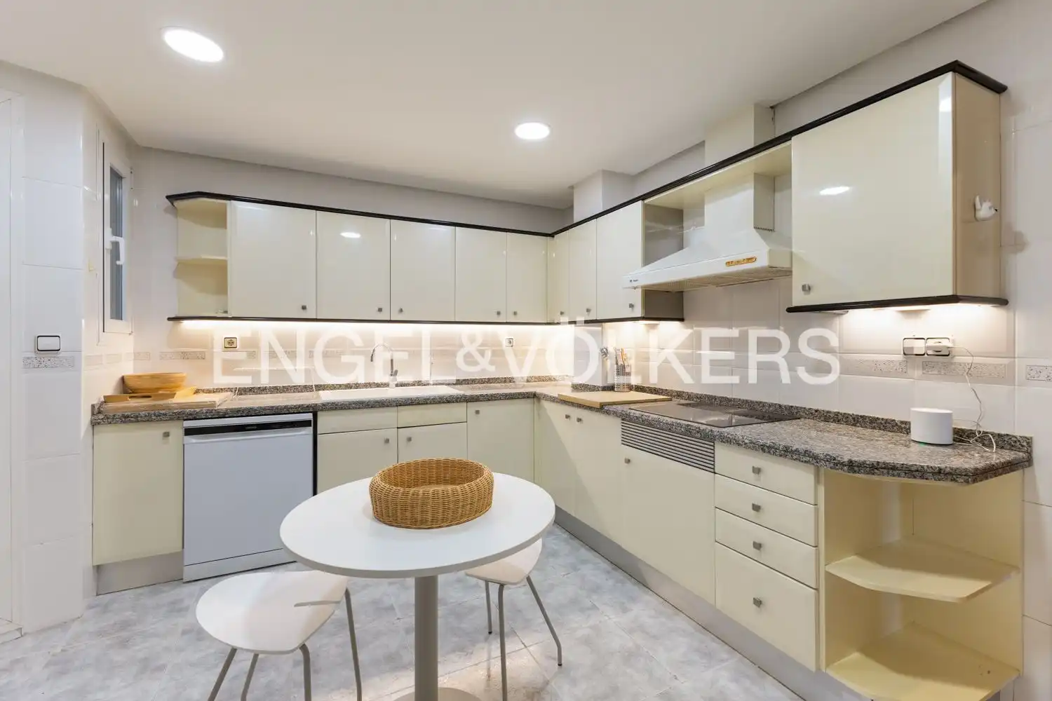 Cocina de Piso de alquiler en Valencia con Aire acondicionado, Calefacción y Amueblado