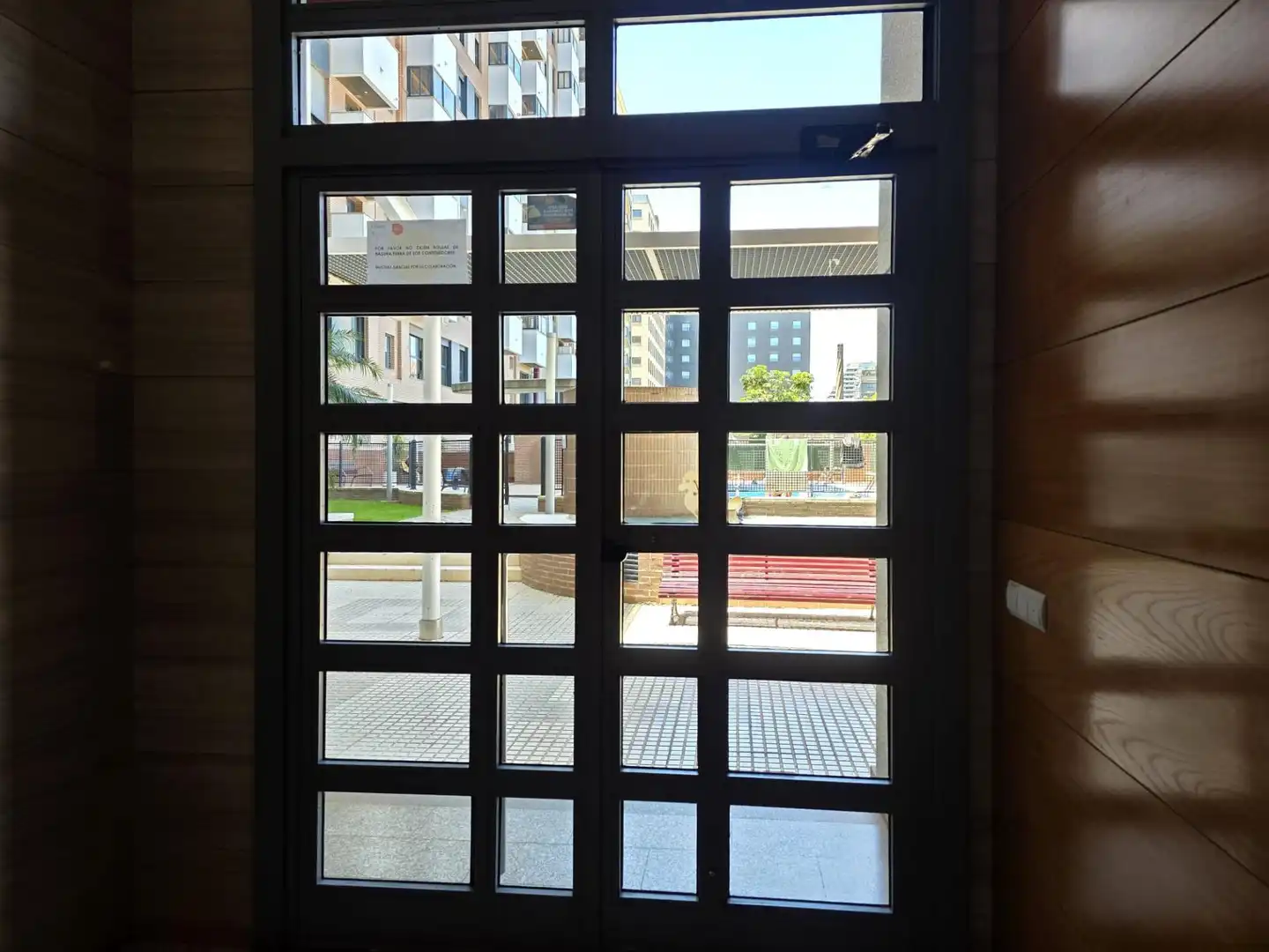 Wohnung zum Verkauf in Valencia mit Klimaanlage, Privatgarten und Terrasse