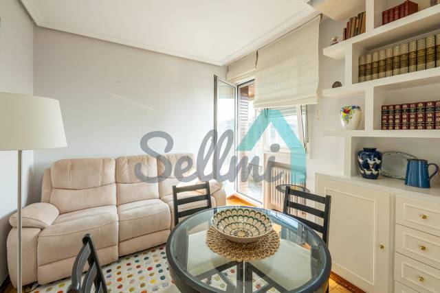 Piso en Alquiler en Hermanos Menéndez Pidal en Llamaquique