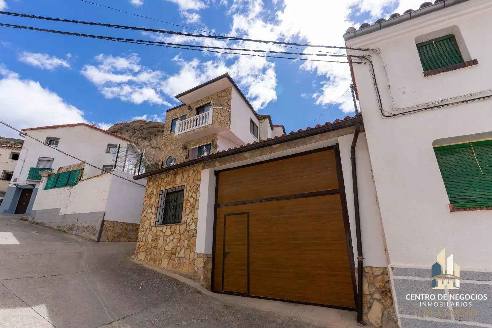 Vista exterior de Casa o xalet en venda en Maluenda amb Aire condicionat, Calefacció i Jardí privat