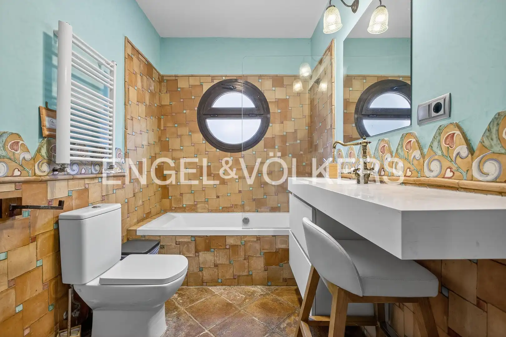 Baño de Finca rústica de alquiler en La Puebla del Río con Aire acondicionado, Calefacción y Jardín privado
