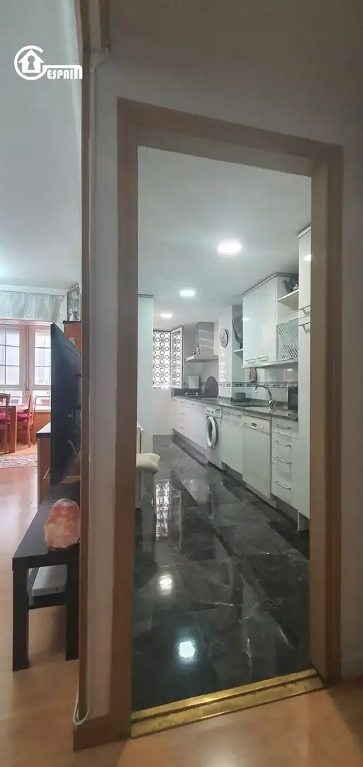 Cuina de Pis en venda en Madrid amb Aire condicionat, Calefacció i Jardí privat