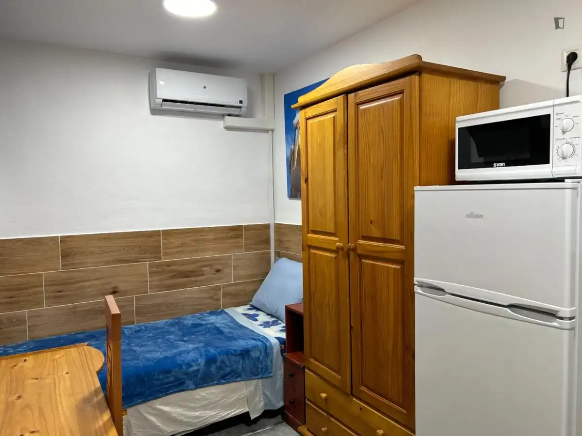 Schlafzimmer von Wohnung zur Miete in L'Hospitalet de Llobregat mit Klimaanlage, Heizung und Möbliert