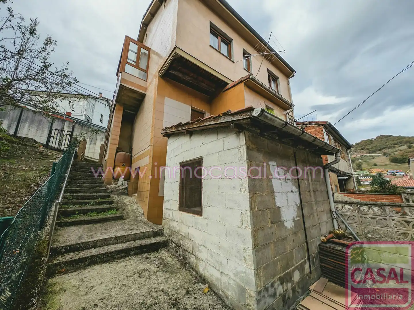 Außenansicht von Wohnung zum Verkauf in Mieres (Asturias) mit Heizung, Abstellraum und Möbliert