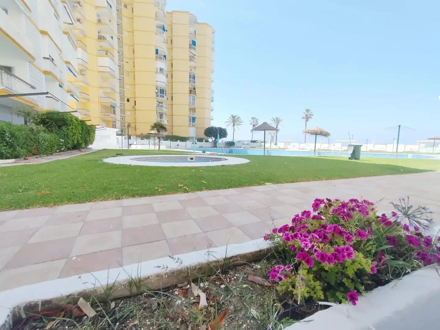 Piscina de Apartamento de alquiler en Torrenueva Costa con Jardín privado, Terraza y Amueblado