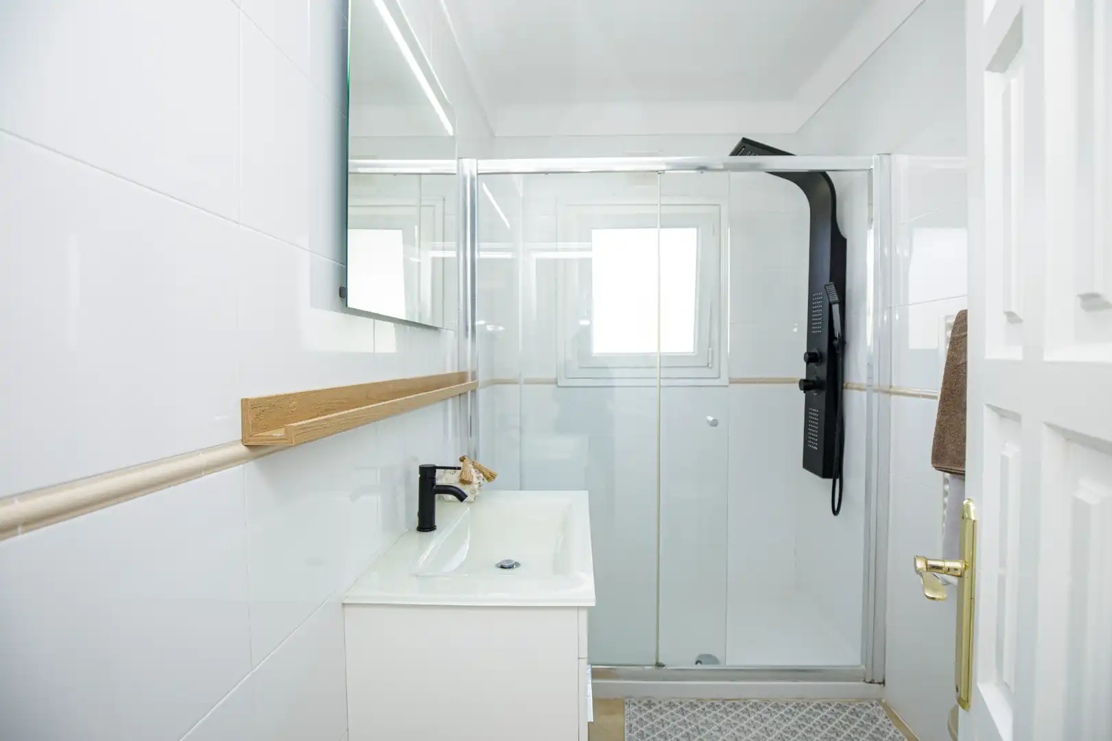 Bany de Casa o xalet en venda en L'Escala amb Aire condicionat, Jardí privat i Terrassa